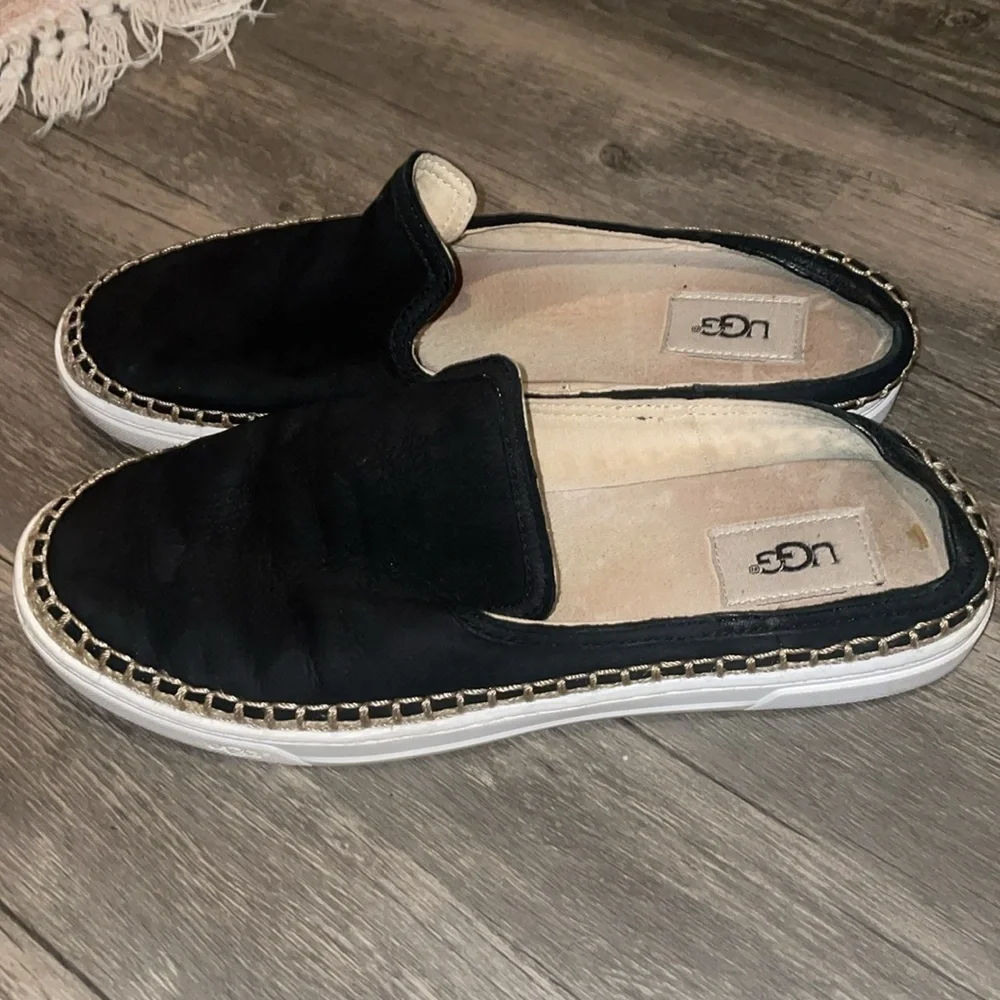 UGG Caleel Black leather espadrille woman’s size 9.5